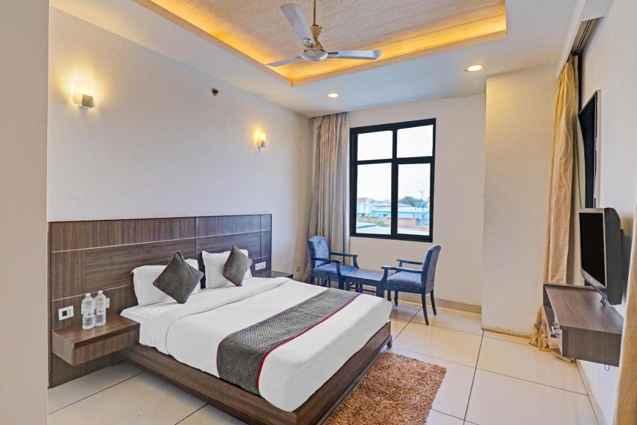 Oyo Townhouse 484 Sanskriti Hotel Delhi  Exterior photo